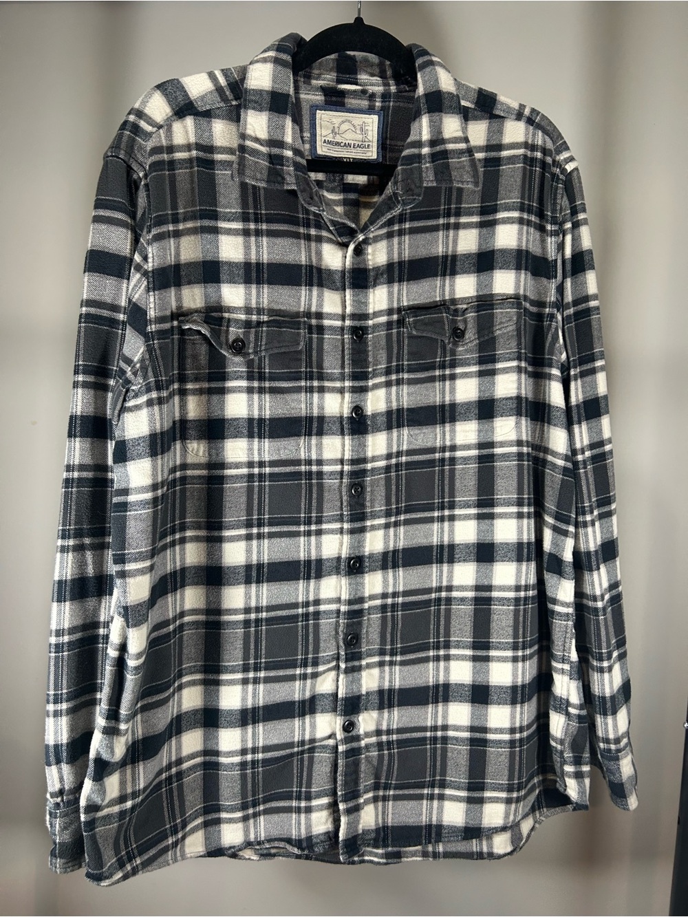 American Eagle Men’s Black/White Plaid Flannel Bottom Up Long Sleeve Shirt XL